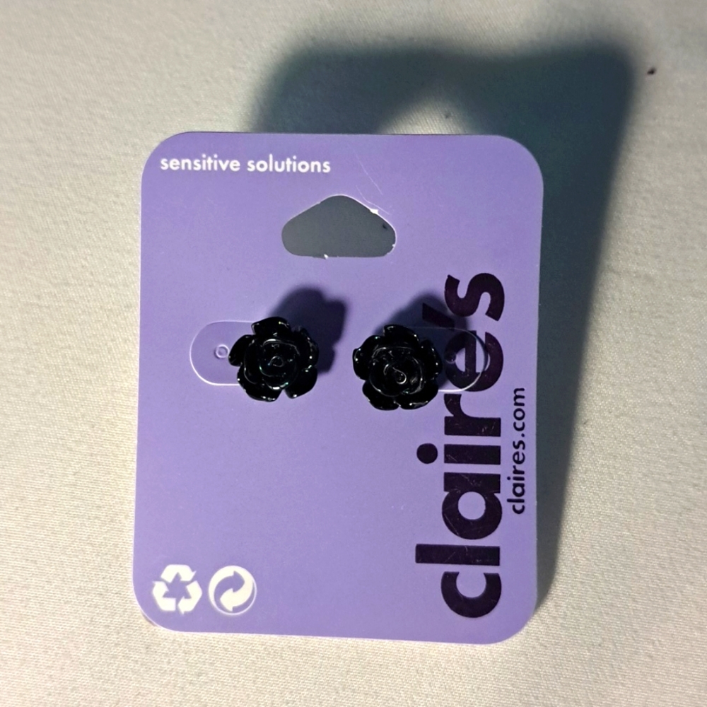 NWT Clairs Black Rose Earrings